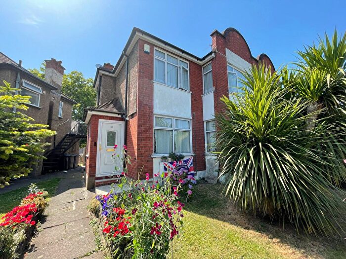 2 Bedroom Maisonette For Sale In Windermere Avenue, Wembley, HA9