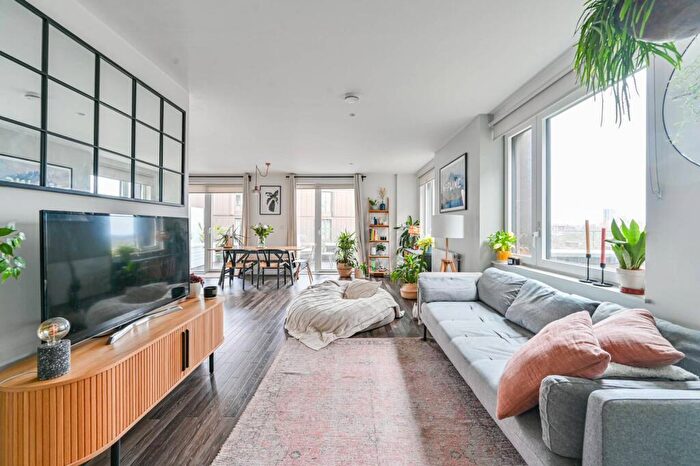 3 Bedroom Flat For Sale In Moulding Lane, New Cross, London, SE14