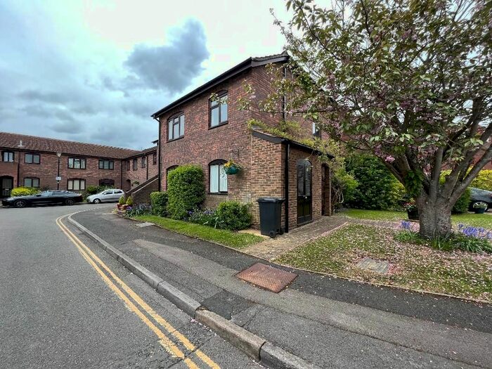 1 Bedroom Maisonette To Rent In Tangier Lane, Eton, SL4