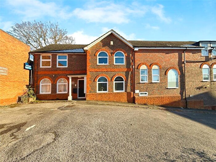 Studio For Sale In High Street, Crowthorne, Berkshire, RG45