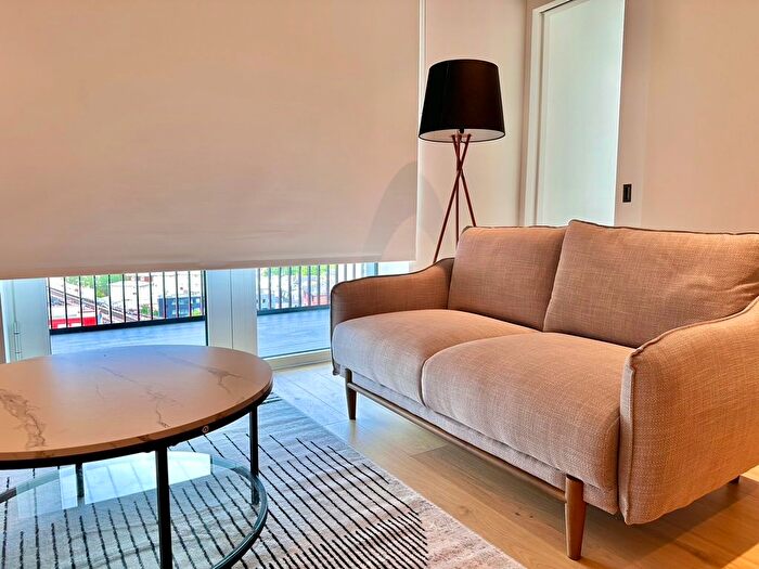 1 Bedroom Flat To Rent In Cascade Way, London, W12