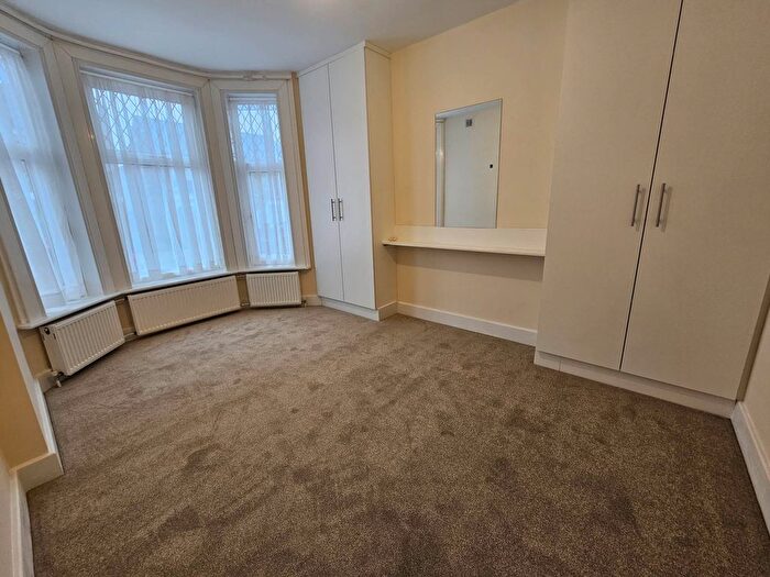 3 Bedroom Maisonette To Rent In Spencer Road, Harrow, Middlesex, HA3