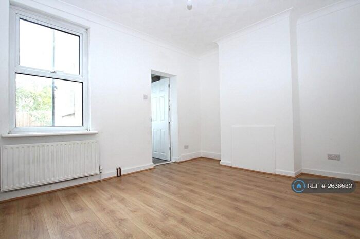 2 Bedroom End Of Terrace House To Rent In Church Hill, Chatham, ME5