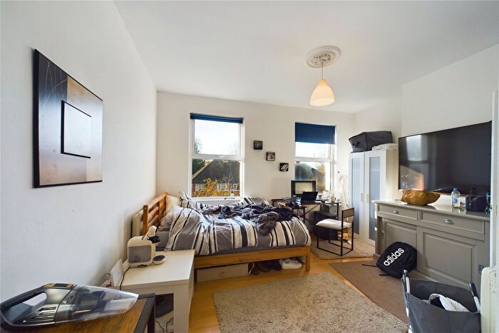 1 Bedroom Flat To Rent In Craufurd Rise, Maidenhead, Berkshire, SL6