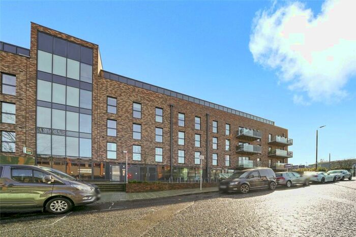 2 Bedroom Apartment To Rent In Station Approach, London, SE26