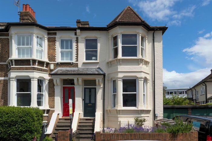 2 Bedroom Apartment To Rent In West Avenue Road, London, E17