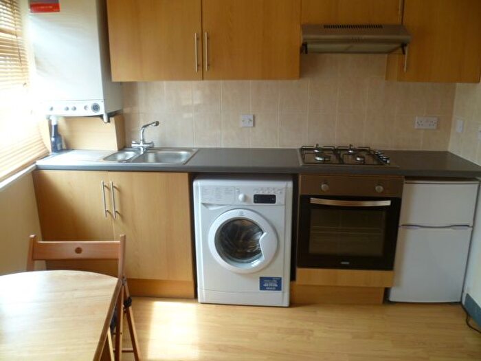 1 Bedroom Flat To Rent In Goldhawk Road, London, W12