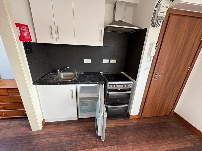 1 Bedroom Flat To Rent In Chalvey Road East, Slough, Berkshire, SL1