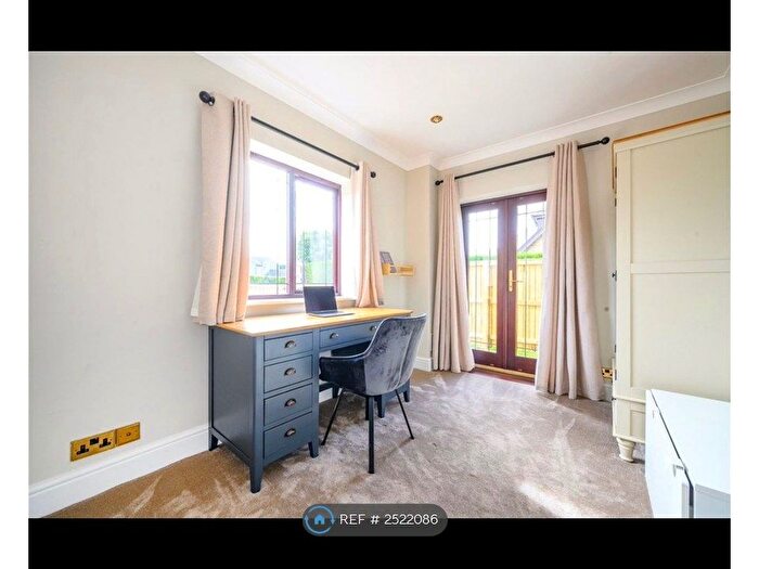 5 Bedroom Detached House To Rent In The Nook, Tingley, WF3