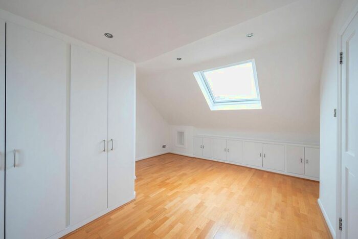 3 Bedroom Flat To Rent In St Anns Road, Barnes, London, SW13
