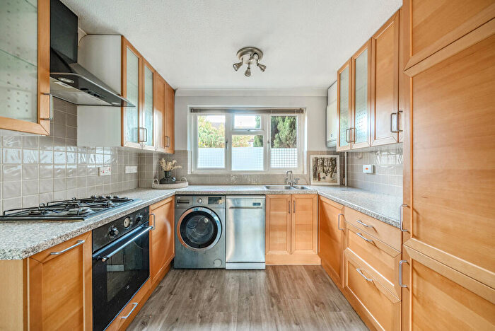 3 Bedroom End Of Terrace House For Sale In Chuters Close, Byfleet, KT14