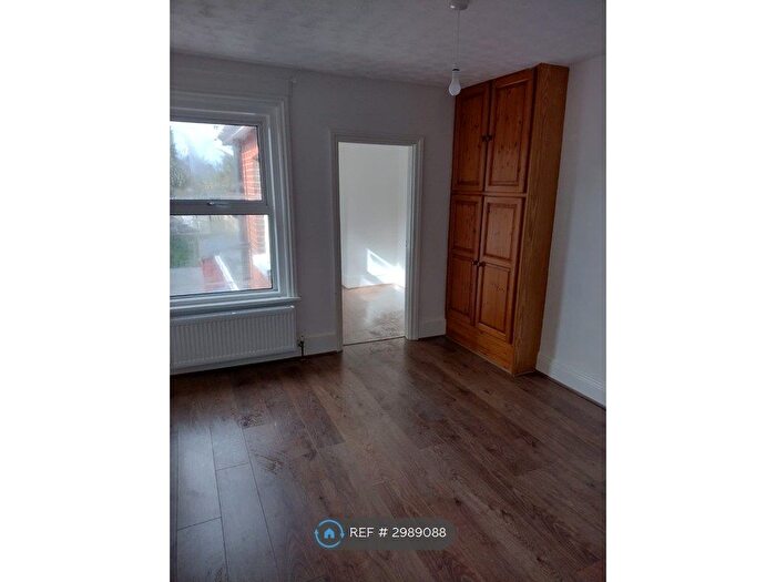 3 Bedroom Semi-Detached House To Rent In Tremona Road, Southampton, SO16