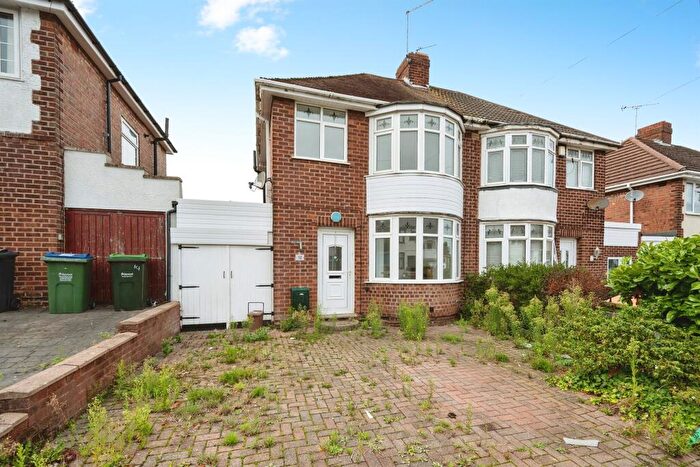 3 Bedroom Semi-Detached House For Sale In Defford Drive, Oldbury, B68