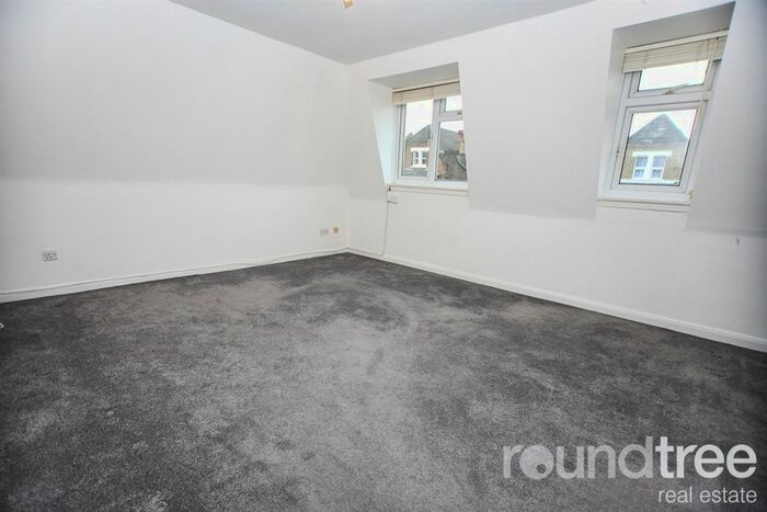 2 Bedroom Flat To Rent In Station Road, Finchley Central, N3