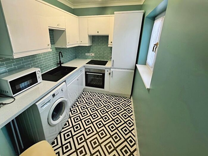 1 Bedroom Flat To Rent In High Street, Chatham, ME4