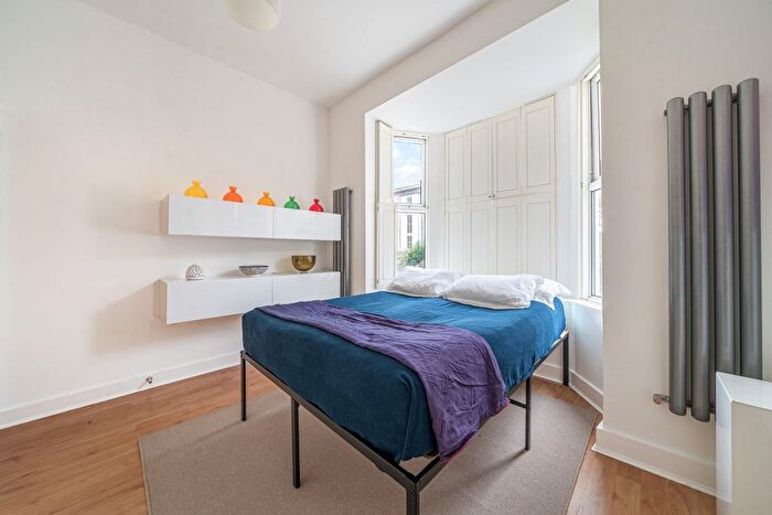 1 Bedroom Flat To Rent In Stowe Road, London, W12