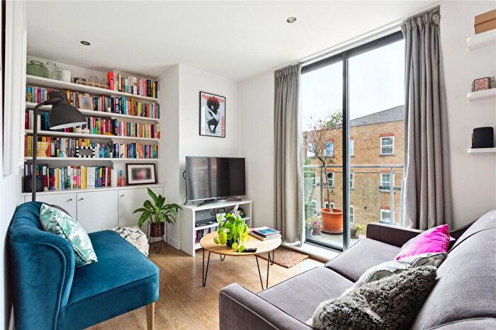 2 Bedroom Apartment For Sale In Greatorex Street, London, E1