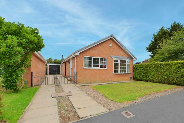 3 Bedroom Detached Bungalow To Rent In Thatchers Croft, Copmanthorpe, York, YO23