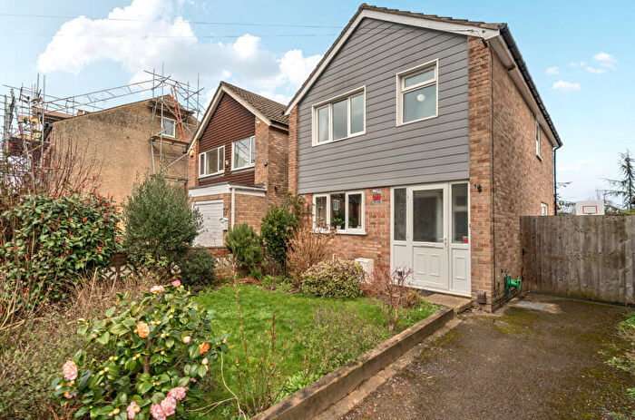 3 Bedroom Detached House For Sale In Stone Street, Reading, Berkshire, RG30