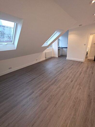 2 Bedroom Flat To Rent In Park Lane, Croydon, CR0