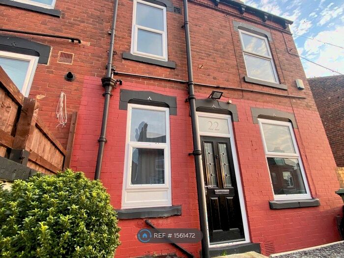2 Bedroom End Of Terrace House To Rent In Station Place, Leeds, LS13