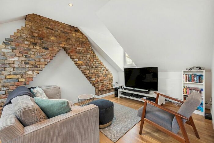 1 Bedroom Flat To Rent In Holmewood Road, SW2