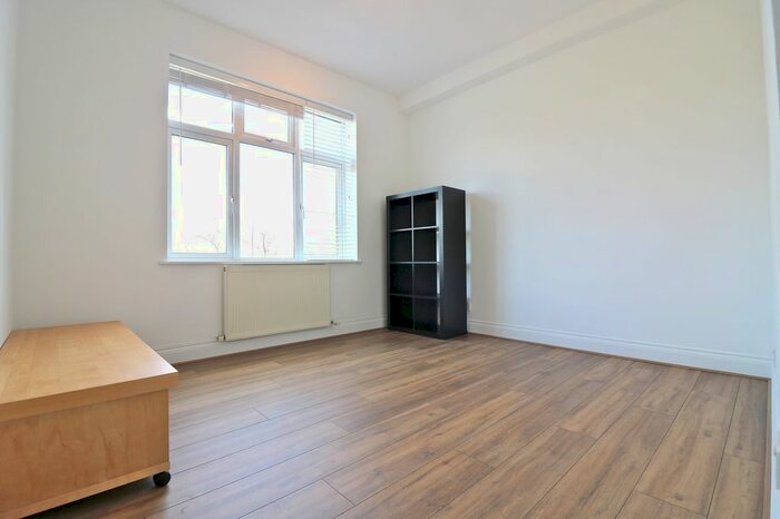 3 Bedroom Flat To Rent In Craven Avenue, Ealing, London., W5