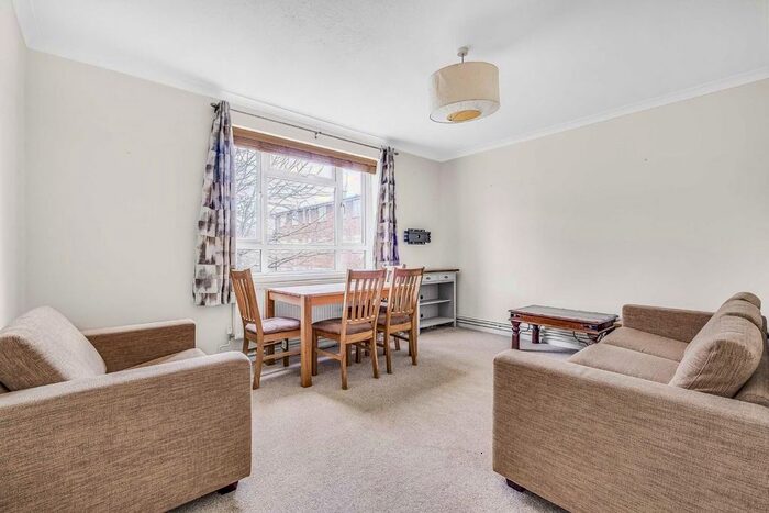 2 Bedroom Flat To Rent In Dounesforth Gardens, London, SW18