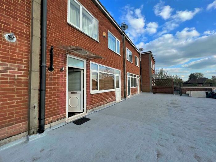 3 Bedroom Apartment To Rent In Old Woking, GU22