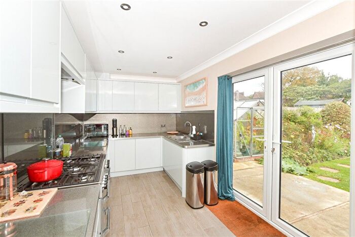 3 Bedroom Chalet For Sale In Luxford Drive, Crowborough, East Sussex, TN6