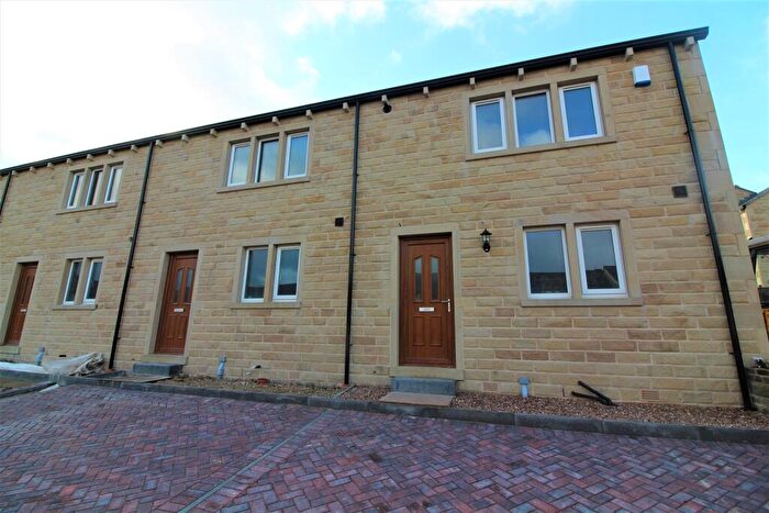 2 Bedroom End Of Terrace House To Rent In Manor Croft, Skelmanthorpe, Huddersfield, HD8