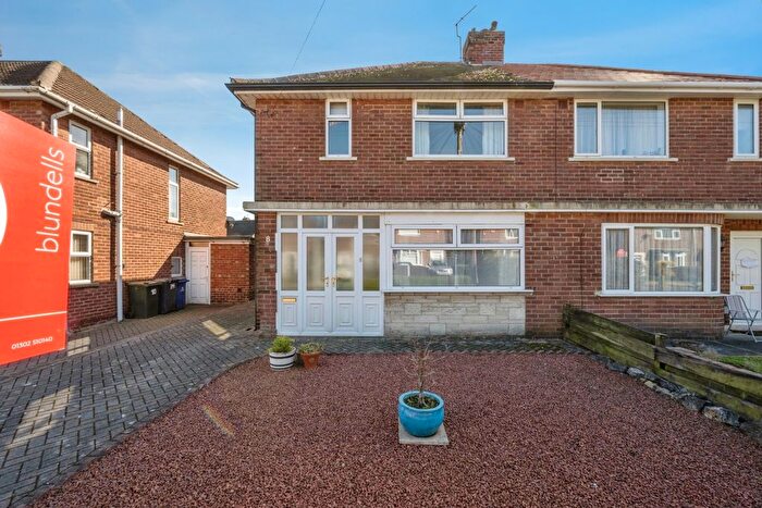 3 Bedroom Semi-Detached House For Sale In Aintree Avenue, Doncaster, South Yorkshire, DN4