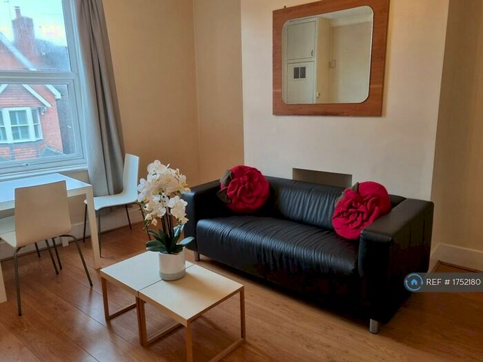 1 Bedroom Flat To Rent In Farnham Road, Guildford, GU2