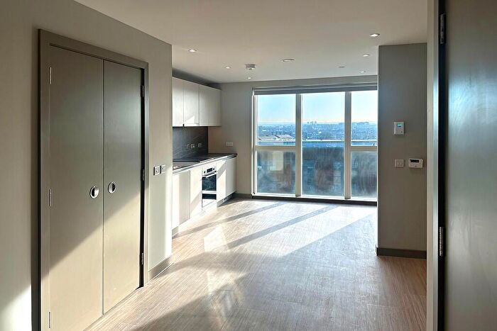 Apartment To Rent In Candleriggs, Trongate, Glasgow, G1