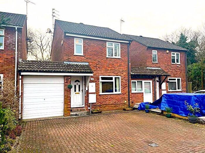 3 Bedroom Link Detached House To Rent In Holyrood Close, Bristol, BS34