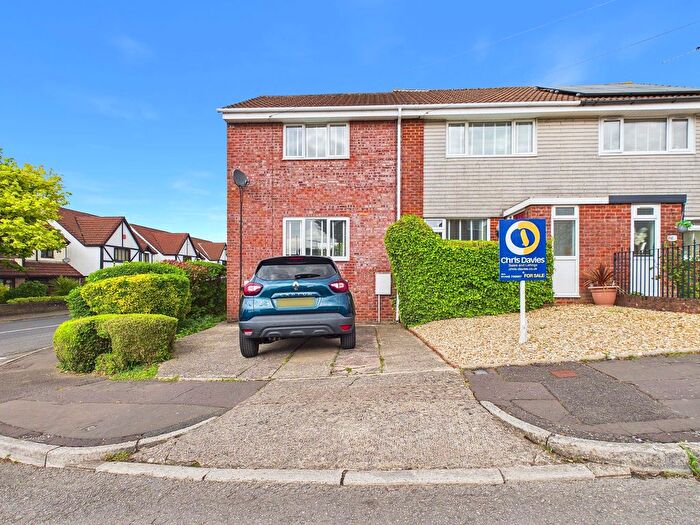 3 Bedroom Semi-Detached House For Sale In Rutland Close, Barry, CF62