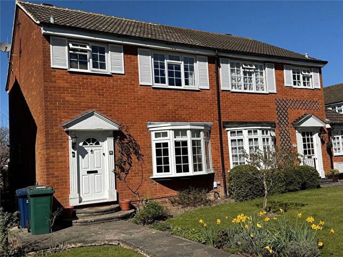 3 Bedroom Semi-Detached House To Rent In Regina Close, Barnet, EN5