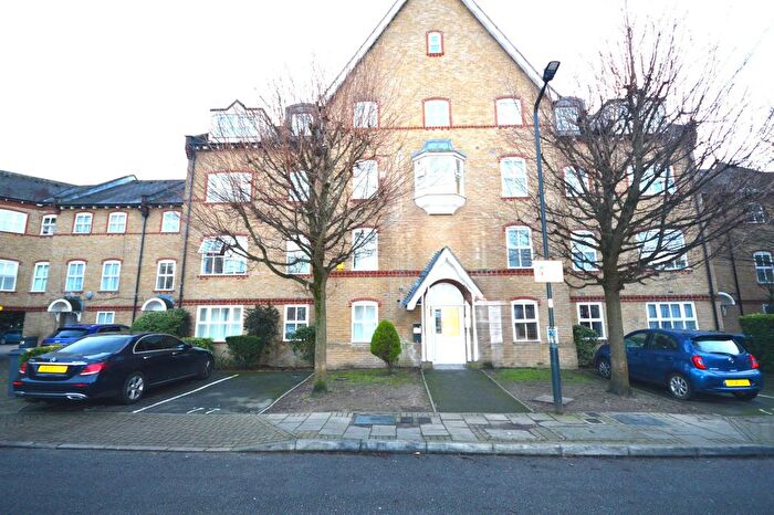 2 Bedroom Flat For Sale In Chamberlayne Avenue, Wembley, HA9
