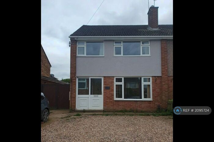 3 Bedroom Semi-Detached House To Rent In Bramdene Avenue, Nuneaton, CV10