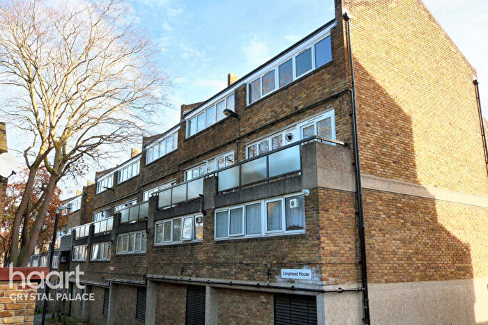 3 Bedroom Maisonette For Sale In Woodvale Walk, London, SE27