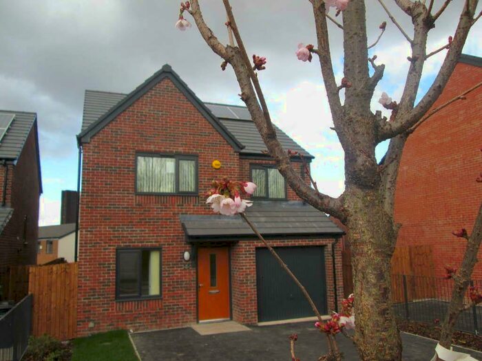 4 Bedroom Detached House To Rent In Lawnswood Road, West Gorton, M12