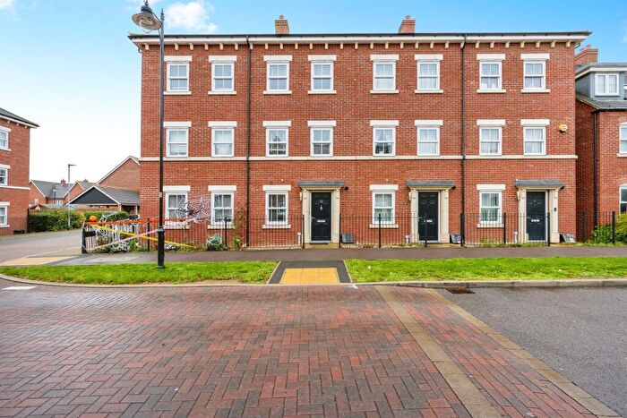 4 Bedroom Town House For Sale In King Alfred Way, Great Denham, Bedford, MK40