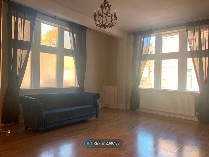 6 Bedroom Semi-Detached House To Rent In Burnley Road, Todmorden, OL14