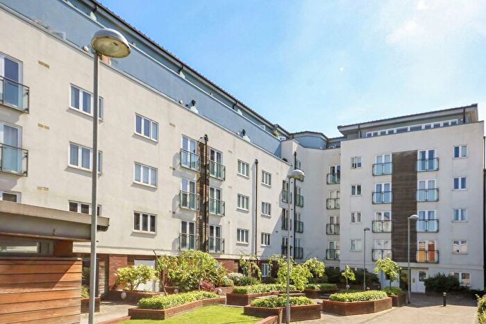 2 Bedroom Flat To Rent In Stane Grove, London, SW9
