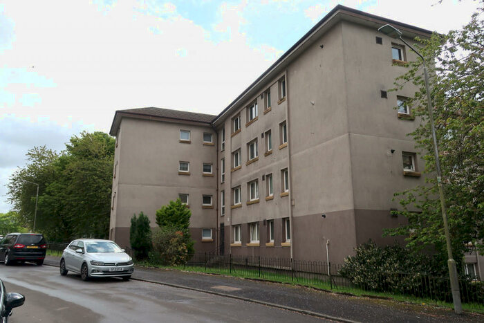 2 Bedroom Flat To Rent In Keal Avenue, Blairdardie, G15