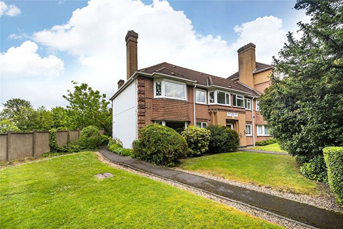 2 Bedroom Flat To Rent In South Bank Lodge, South Bank, Surbiton, Surrey, KT6