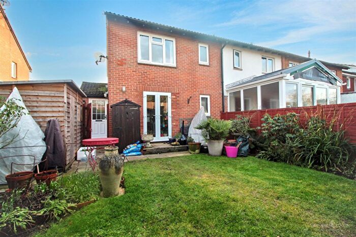 1 Bedroom Property For Sale In Caistor Close, Calcot, Reading, RG31