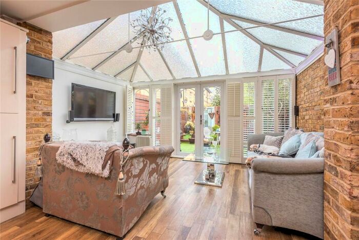 4 Bedroom Terraced House To Rent In Tottenham Road, Islington, London, N1