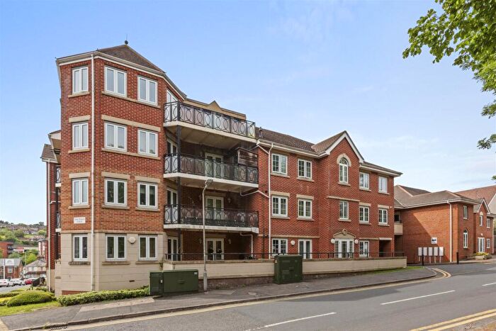 2 Bedroom Apartment For Sale In Coningsby Road, High Wycombe, HP13