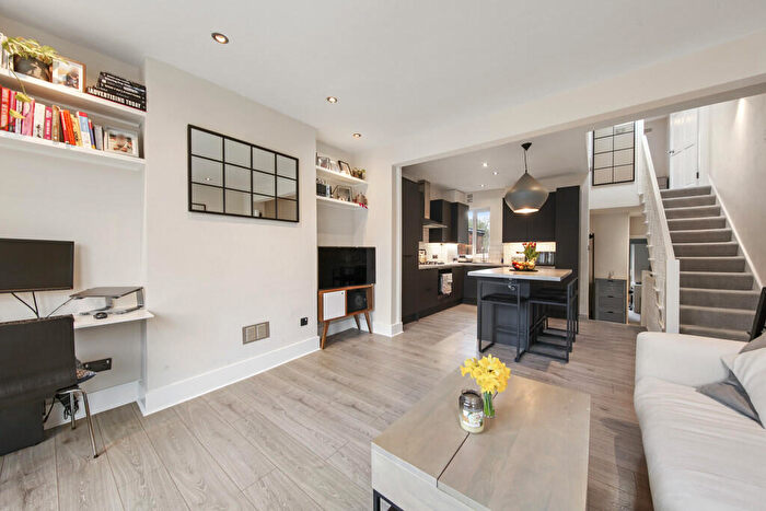 2 Bedroom Apartment To Rent In Ivy Road, London, NW2